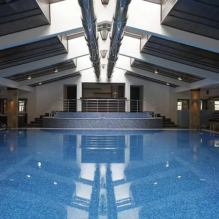 Trinity With Free Shuttle To Gondola ホテル 4*