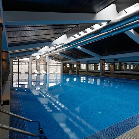 Trinity With Free Shuttle To Gondola فندق