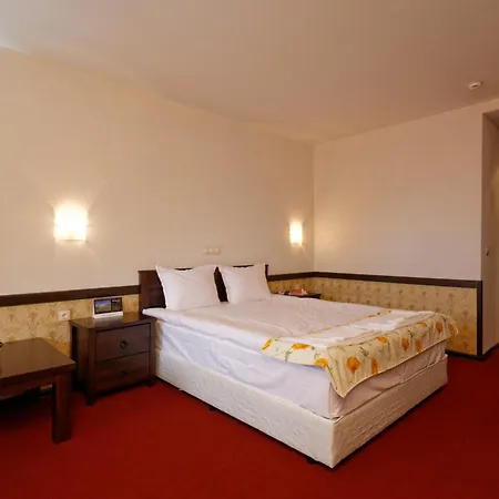 Trinity With Free Shuttle To Gondola فندق