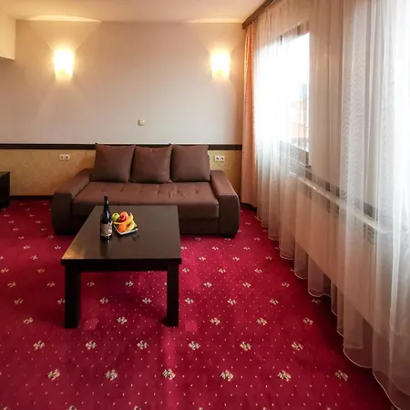 Trinity With Free Shuttle To Gondola فندق