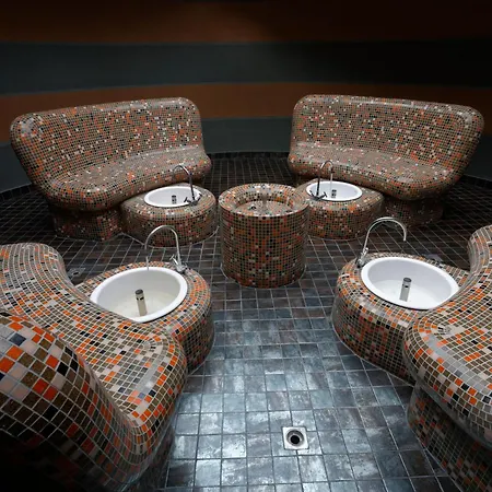 Trinity With Free Shuttle To Gondola فندق