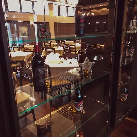 Trinity With Free Shuttle To Gondola 4*